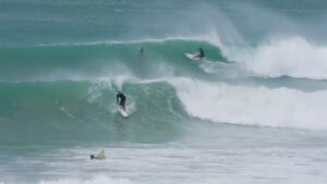 9月にヒュージスウェルがヒットしたJベイ！ワイルドコンディションのフリーサーフ動画