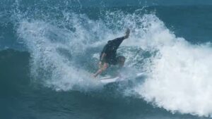 ジョアン・チアンカの中米エルサルバドルでのワイルドなフリーサーフィン動画