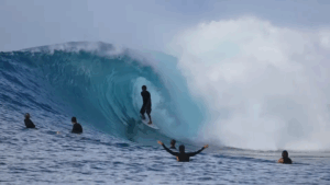 メンタワイ諸島の2025年シーズンのサーフィンハイライト動画