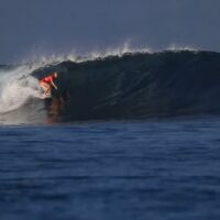 べサニー・ハミルトンがメンタワイ諸島カンドゥイへ！バレルセッション動画