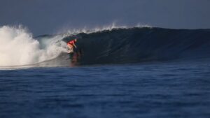 べサニー・ハミルトンがメンタワイ諸島カンドゥイへ！バレルセッション動画