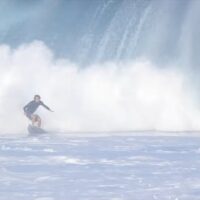 感謝祭に炸裂したパイプライン！3rdリーフもブレイクしたフリーサーフィン動画