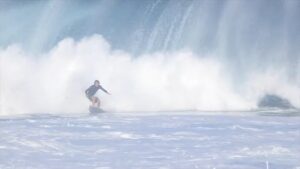 感謝祭に炸裂したパイプライン！3rdリーフもブレイクしたフリーサーフィン動画