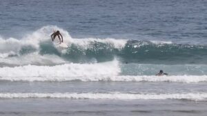 雨季でスウェルが無くてもサーフ可能なバリ島！年間ワーストコンディション動画