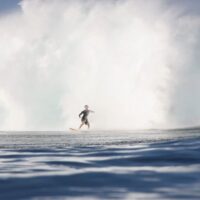 強烈レフトスラブのスマトラ島ジミーズレフト！トッシュ・チューダーのフリーサーフ動画