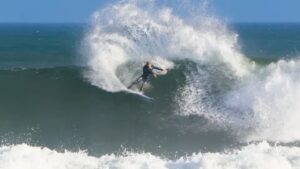 イーサン・ユーイングのターンがネクストレベルへ！ベルズでのフリーサーフ動画