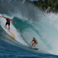 バレル前乗り映像も！ローラ・コビヤのインドネシアでのバレルチャージ動画