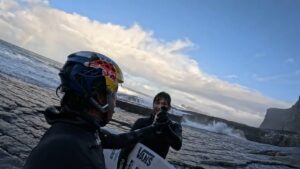 波とロケーションのどっちもヤバい！ネイザンとカイによるスラブチャージ動画