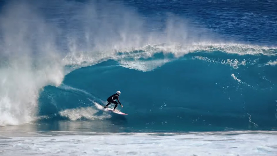 西オーストラリア育ちのルビー・ベリー!ヘビーバレルを攻めるフリーサーフィン動画