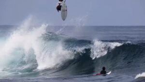 高さがヤバいBSフルローテーション！シェーン・ボーランドのフリーサーフ動画