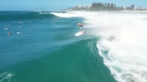 ケリーも乗った昨季のサイクロン「アルフレッド」スウェル！フリーサーフ動画