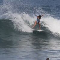 2025年にバリ島で繰り広げられたガールズサーファーによるフリーサーフィン動画