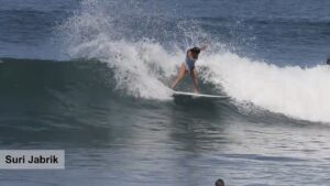 2025年にバリ島で繰り広げられたガールズサーファーによるフリーサーフィン動画