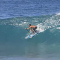 パイプラインにチャージするSUPライダー！バックドアシュートアウトのハイライト動画