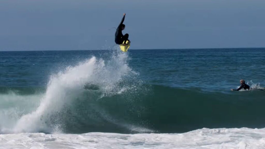 イアン・クレーンの高速パフォーマンスがインパクト大！フリーサーフィン動画