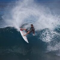 ジョアン・チアンカのワイルドスタイルが炸裂！ロッキーでのフリーサーフ動画