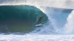 ジョーディ・スミスがホームで過去イチの波をスコア！ダーバンでのフリーサーフ動画