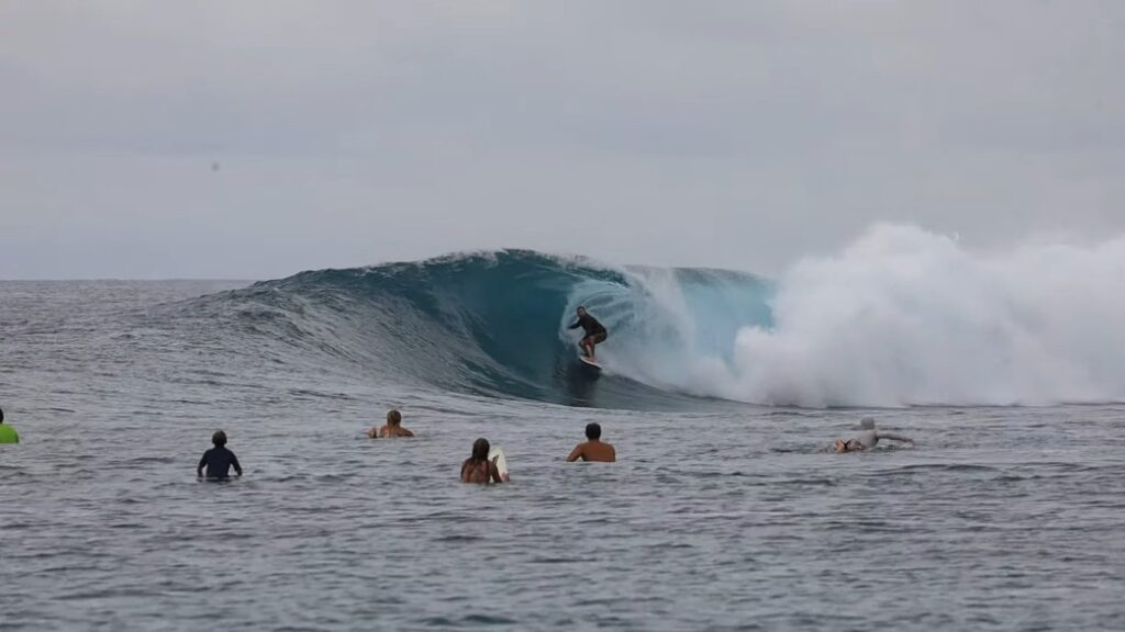 オフシーズンもパーフェクトコンディション！メンタワイ諸島のフリーサーフ動画