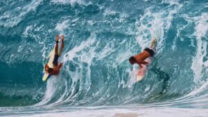 世界トップレベルで危険なケイキビーチのショアブレイク！マディックス・アロティスVlog動画