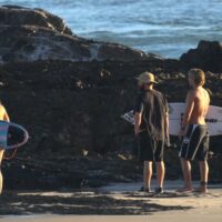 スナッパーロックスにサマースウェルが！イーサンなど登場のフリーサーフ動画