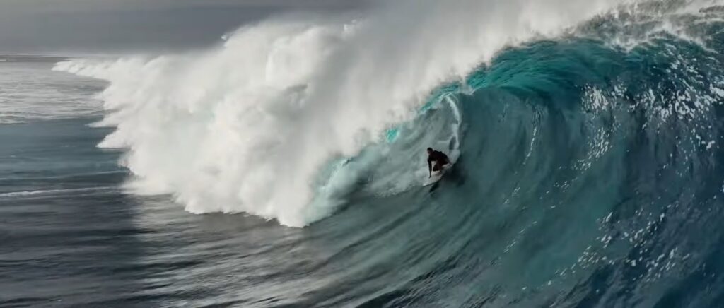 ドローンスキルが際立つクラウドブレイク（フィジー）でのスーパーセッション動画