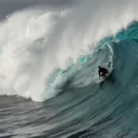 ドローンスキルが際立つクラウドブレイク（フィジー）でのスーパーセッション動画