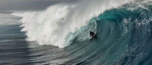 ドローンスキルが際立つクラウドブレイク（フィジー）でのスーパーセッション動画