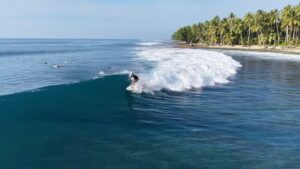 サーフィンが爆速でレベルアップできるトレーニンググランド！雨季のメンタワイ動画
