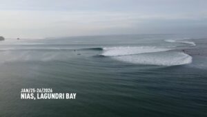 2026年シーズンのファーストスウェルがニアスにヒット！フリーサーフィン動画