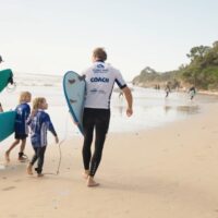 ワイプアウトは当たり前！サーフキッズを支える保護者のサポート方法について