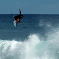 イズキール・ラウのハイパフォーマンスサーフ動画！25～26年シーズンハワイ撮影