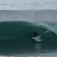 フランス南西部のビーチブレイクバレルがトップコンディションへ！フリーサーフ動画