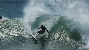 Jベイがオフシーズンの真夏に炸裂！アディン・マスンキャンプのフリーサーフ動画