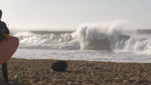 ザ・ウェッジに2026年のファーストスウェルがヒット！フリーサーフィン動画