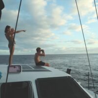 ジョンジョン・フローレンスのセーリング家族トリップ！フィジーで貸切サーフなど