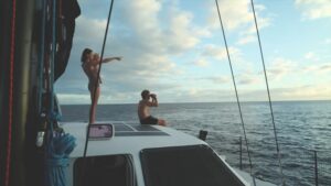 ジョンジョン・フローレンスのセーリング家族トリップ！フィジーで貸切サーフなど