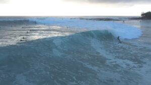 スナッパーロックスがグッドコンディションに！先週末のフリーサーフィン動画