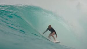 シエラ・カーのバレルスキル！カー親子による南スマトラのライトバレル動画