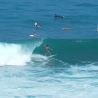 バリ島ウルワツのオフシーズンの波は！？3月雨季のフリーサーフィン動画