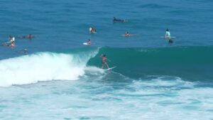 バリ島ウルワツのオフシーズンの波は！？3月雨季のフリーサーフィン動画