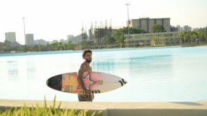 フィリペ・トレドのウェイブプールでのサーフィン！オフシーズン密着動画