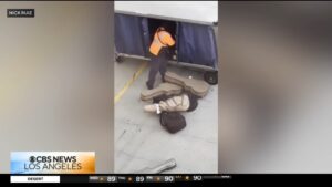 飛行機での荷物の運搬の現実！これがサーフボードが折れたり破損する理由