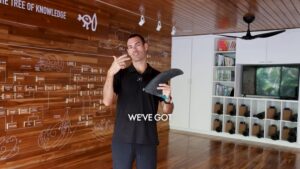 サーフボードフィンの役割やフィンセッティング毎の乗り味の違いの解説動画