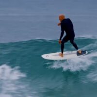 サーフィンのトリミング時のスタンスを学ぶ！メカニズムも解説するハウツー動画