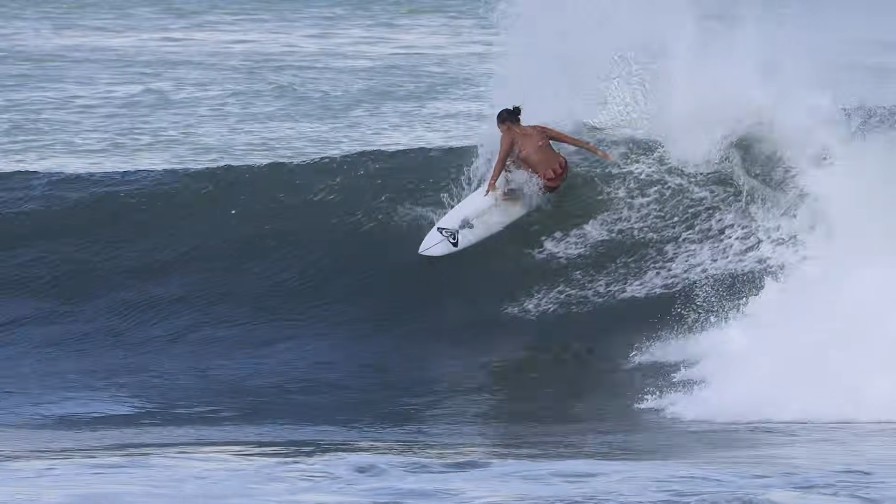 バリ島チャングーのペレレナンビーチがベストコンディション！フリーサーフィン動画