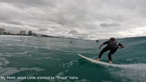 激込みスナッパーロックスでPOV撮影！シェルドン・シムカスのフリーサーフィン動画
