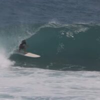バリ島ウルワツに2026年ファーストスウェルがヒット！フリーサーフィン動画