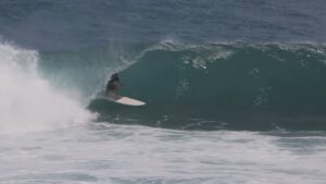 バリ島ウルワツに2026年ファーストスウェルがヒット！フリーサーフィン動画