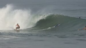 バリ島人気サーフエリアのチャングー！サンドバーでのフリーサーフィン動画