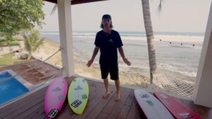 南スマトラでアシンメトリーのテストライド！ウィリアム・アリオッティのフリーサーフ動画